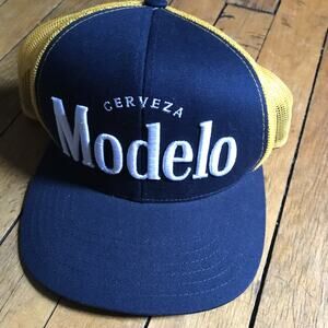 Modelo Cerveza Trucker Hat
